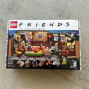 LEGO Friends Central Perk Set with Multicolor Pieces